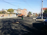 А что? В Краснодаре вон 2 квартала ул.Тургенева (от Тургеневского моста, через р.Кубань до ул.Северной), одной из главных городских магистралей, кротчайший путь, соединяющий ростовское направление и новороссийское, уже полгода ремонтируют, перекрыв движение! И ничего. Всего 750 млн.рублей.