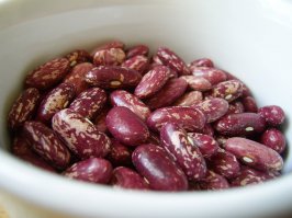 Нужно обладать достаточной долей мужества, чтобы не делиться с окружающими своим... РОДНЫМ...
Наелся, и - ВПЕРЕД под одеяло, закрылся ото всех и наслаждайся