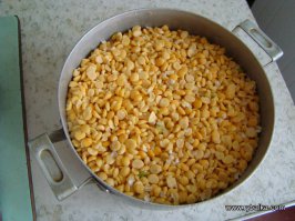 Нужно обладать достаточной долей мужества, чтобы не делиться с окружающими своим... РОДНЫМ...
Наелся, и - ВПЕРЕД под одеяло, закрылся ото всех и наслаждайся