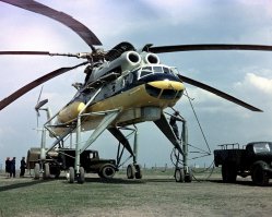 А еще у нас вот такой летающий кран был - Ми-10! 
И поистине исполинский Ми-12