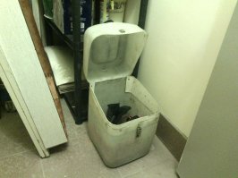 В далеком 2001 году, батя сделал для моего младшего брата "ящик" под всякую всячину в его первую машину - Оку. :) 
Полчаса, наверно, потратил.  :)

Посей день жив, в отличии от Оки.