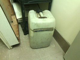 В далеком 2001 году, батя сделал для моего младшего брата "ящик" под всякую всячину в его первую машину - Оку. :) 
Полчаса, наверно, потратил.  :)

Посей день жив, в отличии от Оки.