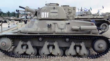 А разве не Гочкисы Н-39 стали первыми танками? Будучи затрофеенными ещё при захвате Сирии англичанам в 1941 году. И восстановленными самими евреями в схронах.