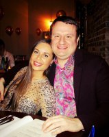 Респект таким пацанам: чтобы Юлька была стройной, отбирает у неё еду и ест за двоих. И она молодец не бросает его, понимает что ради неё он жиреет