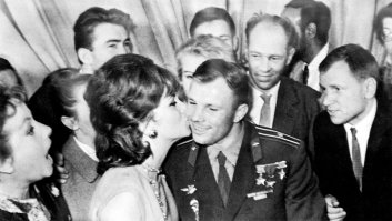 Вспомнил историю Лолобриджа и Гагарин.... как она запала на него... 1961г.