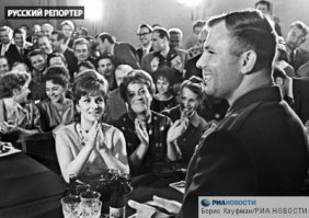 Вспомнил историю Лолобриджа и Гагарин.... как она запала на него... 1961г.