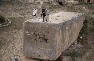 Кто-то до сих пор верит, что древние египтяне и прочие всё это пердячим паром делали? Я что-то сомневаюсь.