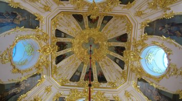 Петергоф красотища!Был в сентябре.