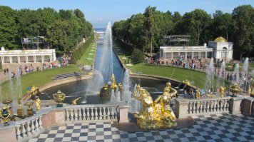 Петергоф красотища!Был в сентябре.