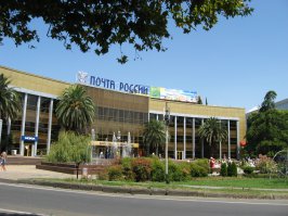 Меня тряхнуло, когда увидел первый раз здание почты и пальмы на фасаде))