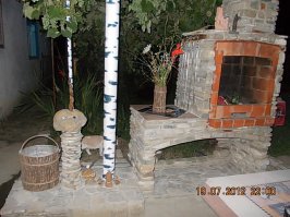 у меня друг такими вещами интересуется. вот его работы. работы его в Геленджике.по профессии художник-оформитель.он дома и кваритиры оформляет.очередь на пол года у него.приезжал на мое день рождение. чачу привозил.