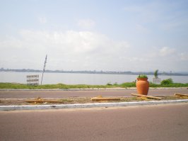 За рекой "Конго" как раз Киншаса виднеется.Фоткал в 2014 году когда был в Браззавиле