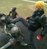 По мне так очень большой перебор. Если парень вот так фотается даже ради прикола, уже звоночек, имхо.