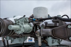 суеверные механики, булавку "от сглаза" нацепили 

P.S. для танкистов