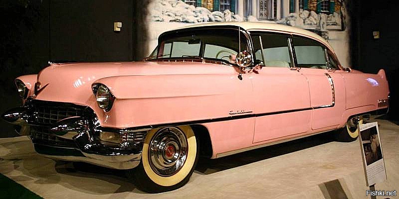 «Кадиллак-Флитвуд-60» самым любимым автомобилем Элвиса Пресли. Розовый, купленный им для матери. Та никогда в жизни не садилась за руль, и подарок оказался ненужным, но как дорого было внимание! Миллионы матерей Америки мечтали о том дне, когда их сыновья смогут сделать им такой же роскошный подарок
