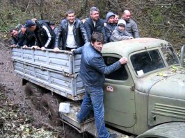 Тест-драйв "Семёры", на асфальте? Фу таким быть.
Её стихия - грязищща по форточку.
