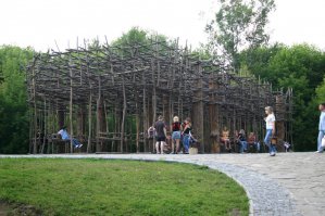 да и качельки туда же