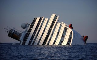 Одно плохо, что из-за какого-нибудь дол.оёба капитана (Costa Concordia) или природного явления (Титаник) всё может печально кончится! Ох не люблю я, когда нет твёрдой почвы под ногами.
