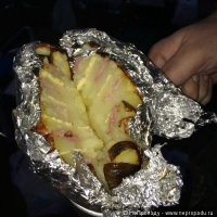 Картошка приготовленная на костре, даже без фильдиперсового соуса вкуснее....