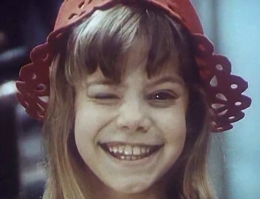 Начинка для пирожков:
- 3 отваренных картофелины (истолочь в пюре или нарезать мелкими кубиками - как больше нравится);
- 250г маринованных грибов (любые, на свой вкус);
- 1 луковица;
- растительное масло для поджарки лука;
- соль.
Перемешать...