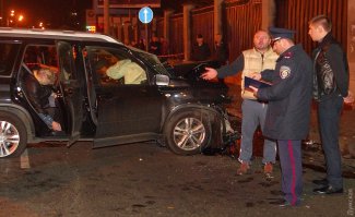 Как раз задние пассажиры и были пристёгнуты. У меня брательник в экспертизе работает. Так он выезжал на это ДТП. Вот тебе фотодоказательство...