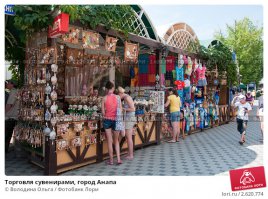 Девочка, конечно, молодец, творческая личность. Однако много на сувенирах не заработаешь - нужно и работать еще помимо творчества. 
Еще не слышала, чтобы кто-то существенно разбогател, продавая на таких ярмарках и сувенирных лавочках свои поделки. (ну разве что успех обеспечит активно распиаренное в соцсетях имя ;) )