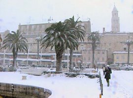 Видимо, они все-таки готовились к такому повороту, закалялись. Вспомните последние годы - зимние заснеженные страны Северной Африки. Закалялись?
Могли бы и на лыжах ходить научиться - и через Альпы. Клуб имени пастора Шлага