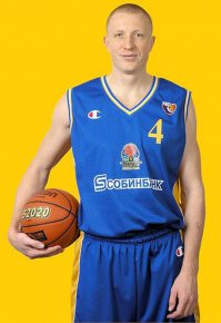 Петренко Александр Анатольевич, баскетболист БК Химки. 21 июля 2006 года по пути на дачу разбился на «Хаммере» с семьёй (жена, тесть, тёща, дочь) под Самарой, после столкновения с грузовиком. В живых осталась только дочь