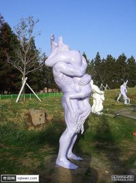 Самые необычные памятники в Мире