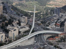 Джерус и Петаха. То есть мосты в Иерусалиме и Петах-Тикве. Настриг фоток с инета.