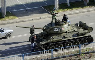Было наши на этой тридцадьчетверке патрулировали город))))