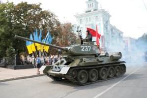 "Английский Марк-5 в Архангельске"

У нас в Луганске их два)))

Да и вообще по всему миру их всего штук пять осталось. У мелкобритов так и ни одного)))

Еще у нас Т-34 есть, она на ходу:)