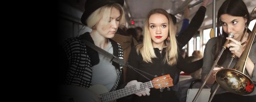 Хорошенькие, особенно блонди с укулелькой. Надеюсь, шоу-бизнес не развратит их, и они не станут "Young for Adults".