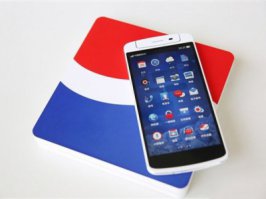 Предыдущий был такой. ;)

Фотографии ограниченной серии смартфона Oppo N1 Pepsi Edition появились в Интернете. Тематическая упаковка, характерная красно-синяя цветовая гамма пользовательского интерфейса и флип-кейса отражают суть новой версии телефона. Смартфон поступит в продажу по специальной цене в канун праздников в Китае, Вьетнаме, Индонезии и некоторых других азиатских странах. Также телефон будет использоваться в качестве приза во время специальных промо-акций Pepsi. Все пользовательские характеристики аппарата остались неизменными: это по-прежнему смартфон с 5,9-дюймовым Full HD-дисплеем, 2 ГБ оперативной памяти, процессором Snapdragon 600 с частотой 1,7 ГГц и уникальной вращающейся 13-мегапиксельной камерой.
