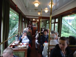 Это старый вагон времён кайзера - Kaiserwagen. Теперь это подвижный ресторан.