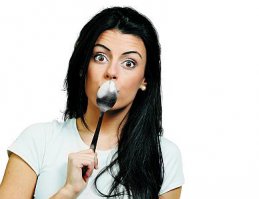 13 способов сделать красивый макияж с помощью ложки