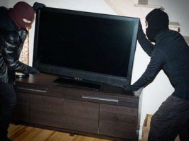 А тем временем в соседнем доме ....