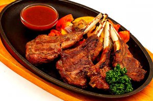 Бараньи ребрышки на гриле вкусны!
