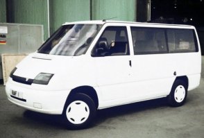 Тот случай, когда Mercedes Vito был спроектирован после РАФ М1 :)