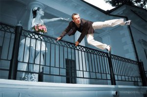 Я на тебе никогда не женюсь,
Я лучше съем перед загсом свой паспорт.
Я улечу, убегу, испарюсь,
Но на тебе ни за что не женюсь!