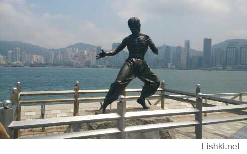 Памятник в Гонконге