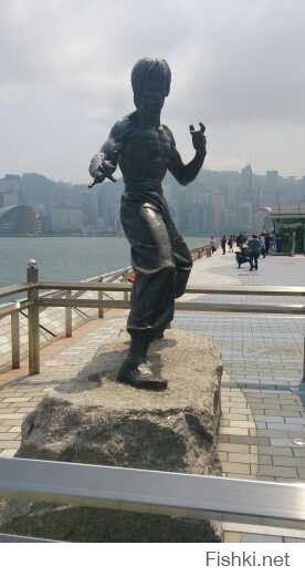 Памятник в Гонконге