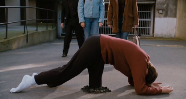 Пробил членом тротуар, выпав из окна Очень штрашного фильма