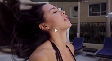 для женщины - кадык крупноват )))))))))) (Если что- у женщины нет кадыка)