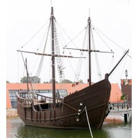 А вот сколько надо солярки в год на обслуживание этой чудо техники? или их юнги на каравеллах обслуживают ....