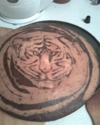 Вот тоже торт Зебра.Супруга готовила по рецепту с журнала,где был на обложке был этот тигр.....ну я с зубочисткой изобразил))Дети были в восторге))