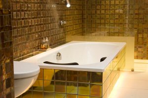 То-ли дело... ничего лишнего.Даже как-то пустова-то...