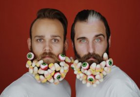 "The gay beards - two best friends from this cozy little nest called Portland, Oregon. We tend to think the world needs more love & laughter". Они себя лучшими друзьями называют, но почему-то их ролики подписаны The gay beards. Эти фрики что только не вытворяют со своими бородами)) Походу все-таки педики, а то странное хобби у двух друзей