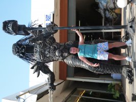 А это на о. Самуи ,Таиланд.Даже есть магазин таких изделий..