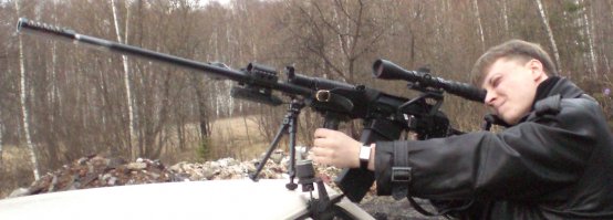 Костя Сазыка
Вы , уважаемый, несколько не правы.
-Да, у нас есть проблемы с владением огнестрелом. Например невыйдет преобрести автоматическое оружее или пулемёт. Дык и в штатах на это лет 7-8 потратить нужно, на разрешение такое. Да - нужно получатть разрешение даже на короткоствол, обучаться, купить сейф за 2-3 тыщи рублей минимум, но морока не то чтобы проблемная. Проблема в том что если ты оружее используеш, пусть и защищаеш свою жизднь - ты сядеш. привышение самообороны это всё кроме как нагнуться и раздвинуть ягодици. Всё кроме оного привавышение самообороны и почти гарантировано вас посодют.

-Но вот с владением оружием в России всё замечательно. Можно купить калаш - вполне серийный ток без режима автоматического огня. Можно вариацию на тему калаша 12 калибра ! Это меду прочим самозарядная помпа спецназа ! И запрещено оное в большенстве стран кроме России и Америки собственно. В общем вепрь и сайга рулят. Ну и под занавес ! можно вполне законно купить СВД. Прицел на 100м вместо родного на 300 приклёпан.. алёминевой клёпочкой и вообще можно второй довесить ) А СВД со складов - вполне серийная, мало б\у. Бери ради бога ! Хоть две. 
Много чего у нас можно чего в других странах нельзя.. попадаться ментам только нельзя - ибо раз есть труп, кто-то должен сесть. Такова реальность. 
Ну и да - скрытое ношение короткоствола проблема у нас к томуже. Но в принципе тоже можно. 

ниже фотки вполне законных и весьма  серьёзных  стволов - с такими   наши "отпускники- добровольци" на украине  щас бегают. Режим  автоматического огня  там  нафиг не упал - скорострельность одиночными   не многим меньше выходит )))